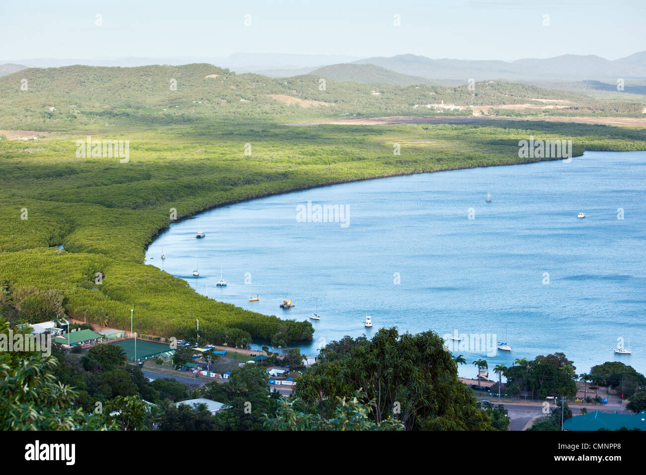 Boote vor Anker in den Endeavour River. Cooktown, Queensland, Australien Stockfoto