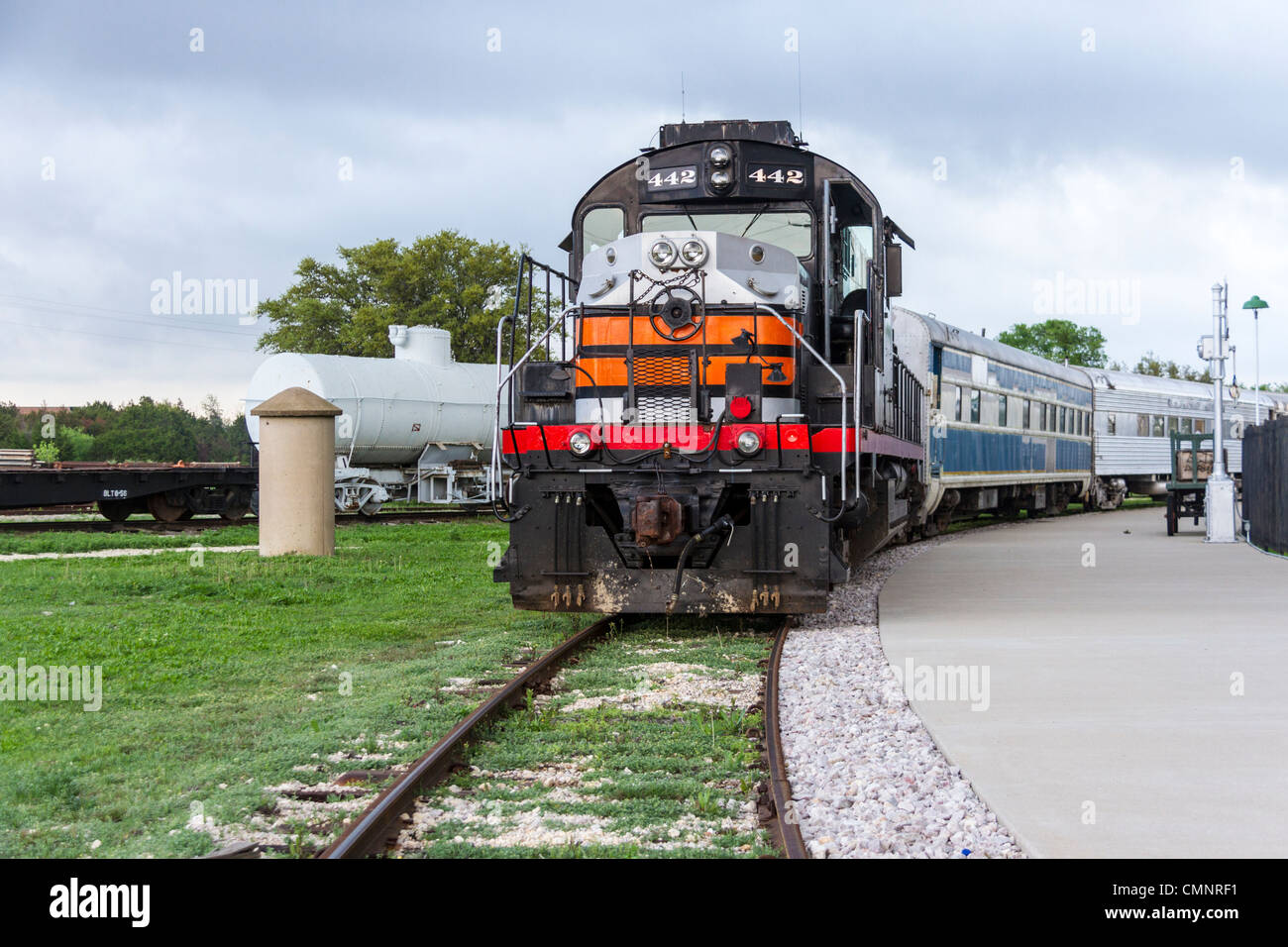 1960 Alco Diesel Lokomotive Nummer 442 im aktiven Einsatz bei Austin & Texas Central Railroad in Austin, Texas. Stockfoto