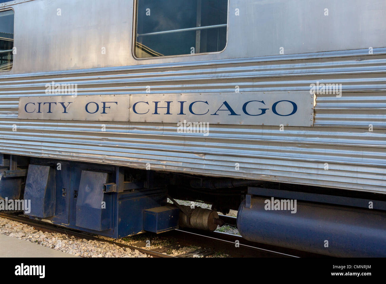 Vintage-Schienenfahrzeuge, viele aus den 1920er Jahren, in Zughof in Austin und Texas Central Railroad Depot in Austin, Texas. Stockfoto