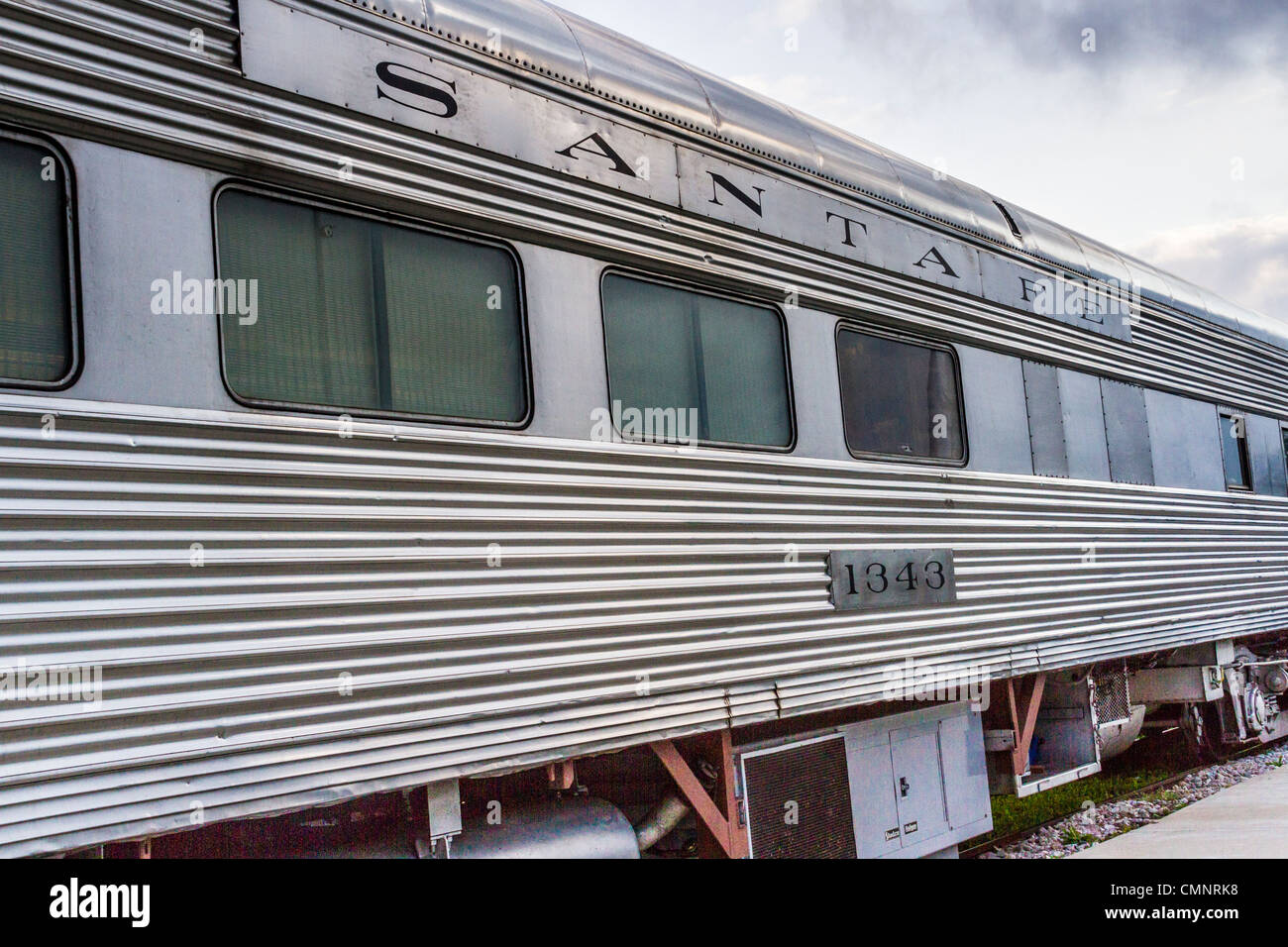 Vintage-Eisenbahnwagen, viele aus den 1920er Jahren, in der Zugstation in Austin und Texas Central Railroad Depot in Austin, Texas. Stockfoto