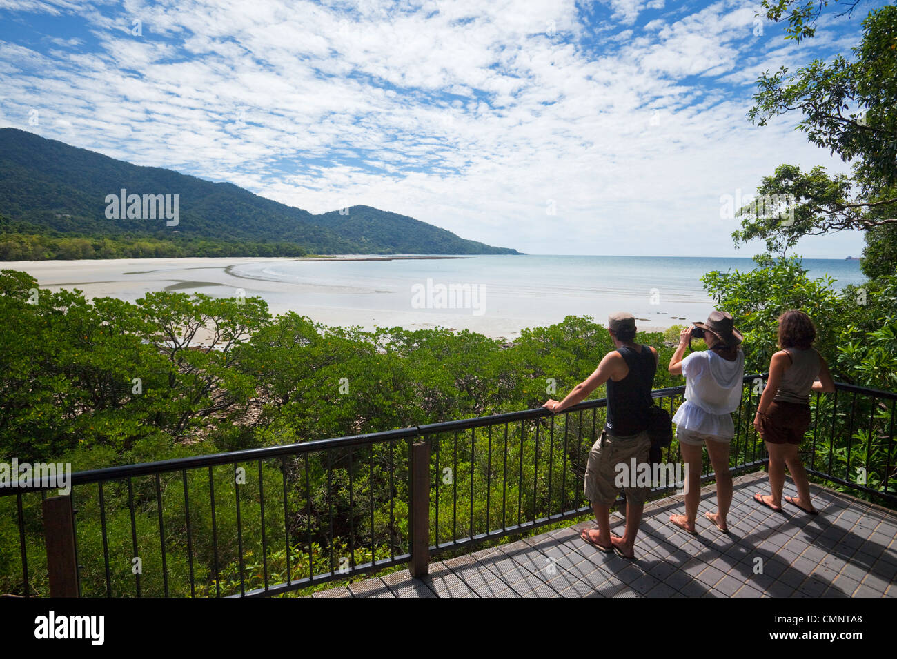 Touristen auf der Cape Tribulation Suche. Daintree Nationalpark, Queensland, Australien Stockfoto