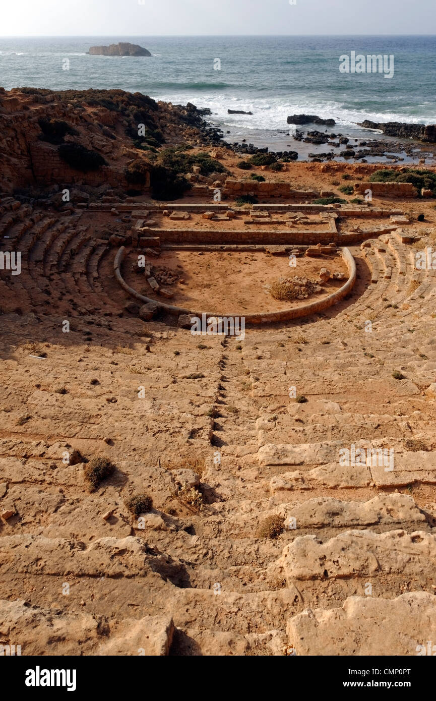 Apollonia. Libyen. Blick auf das griechische Theater Apollonia liegt etwas außerhalb der östlichen Stadtmauern mit Blick auf die libysche / Stockfoto