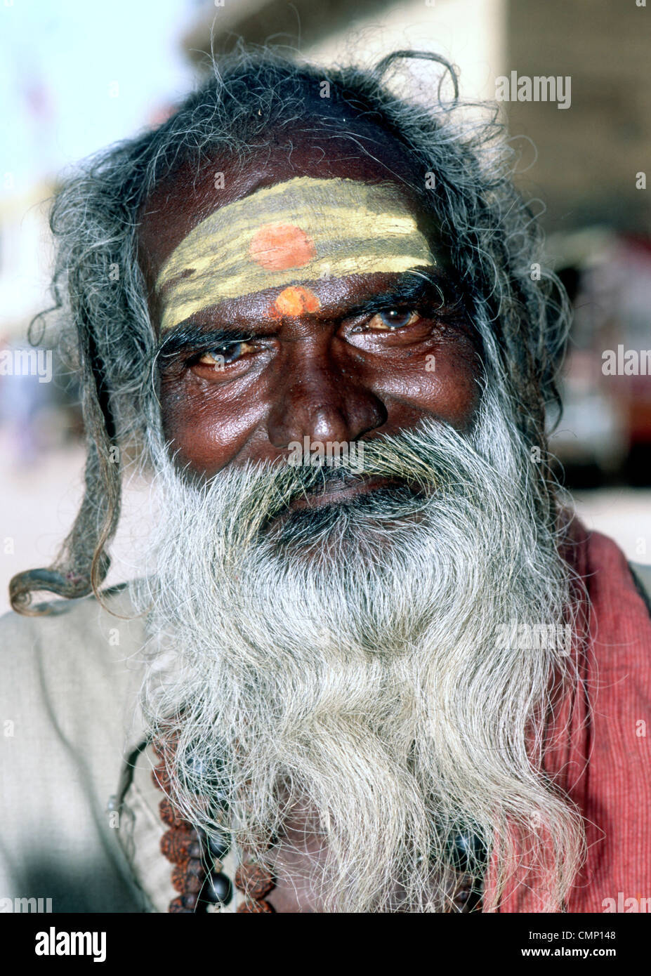 Ein Portrait eines heiligen Mannes oder Sadu, Varanasi IN Stockfoto