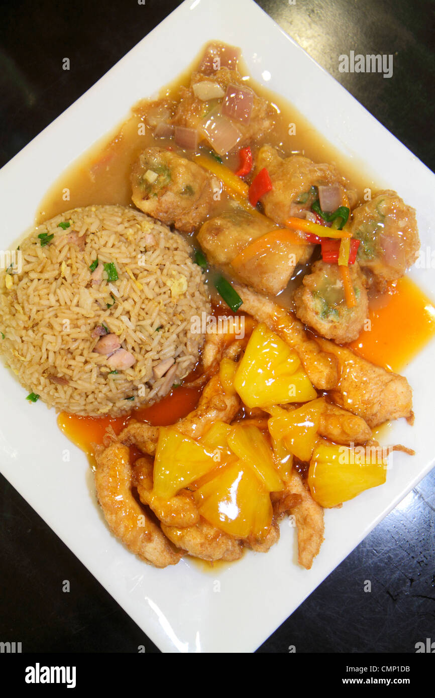 Arica Chile, Restaurant Restaurants Essen Essen Essen Cafe Cafés, chinesisches Essen, Essen, quadratische Platte, gebratener Reis, süß-saures Huhn, Sauce, Ananas, Sauce, Latein Stockfoto Arica Chile, Restaurant Restaurants Essen Essen Essen Cafe Cafés, chinesisches Essen, Essen, quadratische Platte, gebratener Reis, süß-saures Huhn, Sauce, Ananas, Sauce, Latein Stockfoto