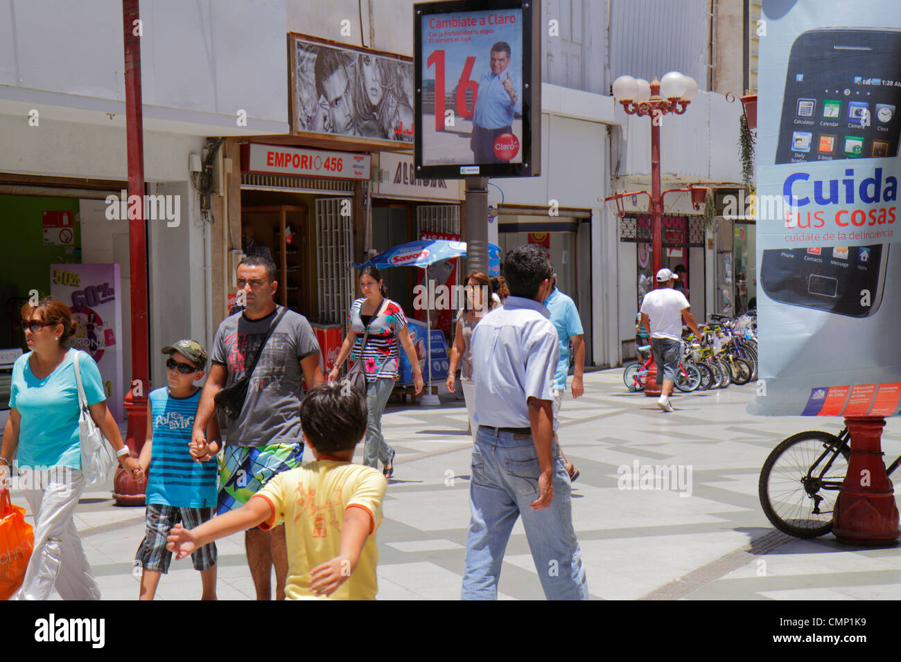 Arica Chile, Paseo Peatonal 21 de Mayo, Fußgängerzone, Einkaufspassage, Einkaufsshopper, Einkaufsshopper, Einkaufsshops, Märkte, Marktplatz, Verkaufsshopping, Einzelhandel usw. Stockfoto