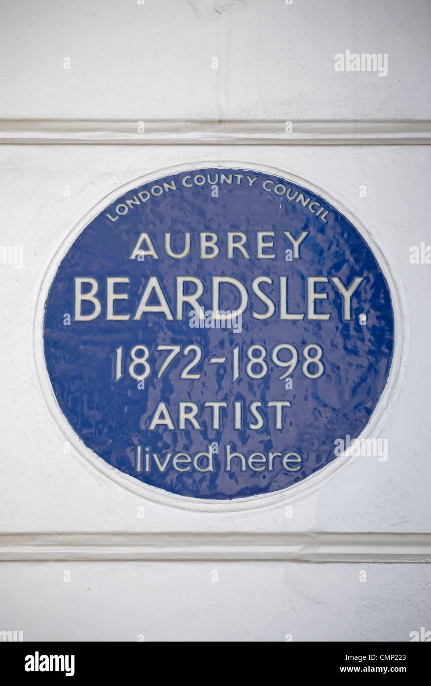 London Grafschaftsrat blaue Plakette markiert ein Wohnhaus des Malers Aubrey Beardsley, Pimlico, London, England Stockfoto