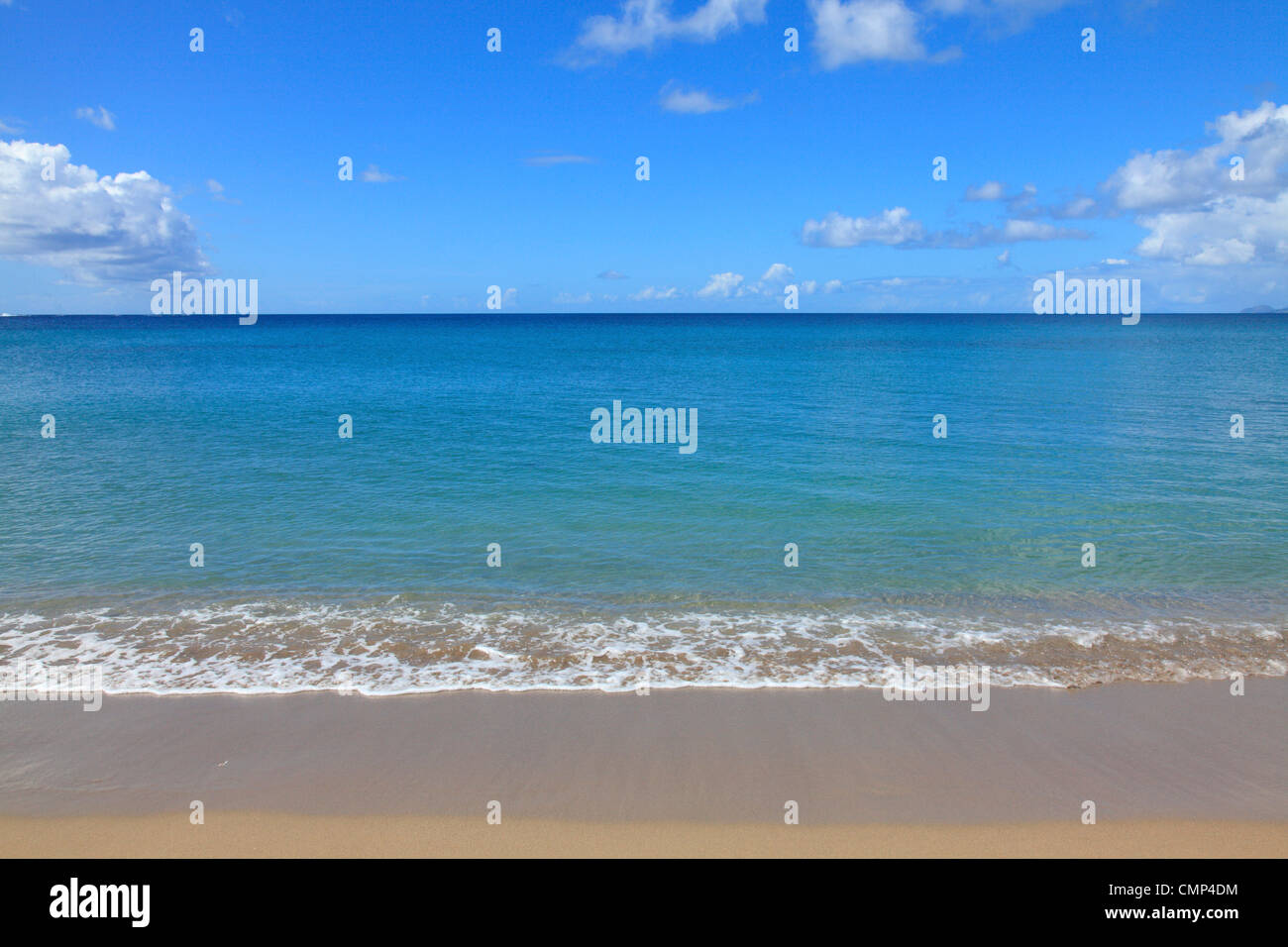 Meer und Sand am Horizont Stockfoto