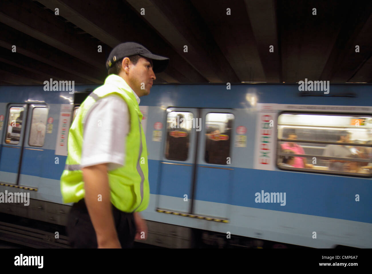 Santiago Chile, Metro, Plaza de Armas Station, U-Bahn, Zug, Zug, öffentliche Verkehrsmittel, Zug, Hispanic Hispanic Latin Latins Latino Latinos, Spanische SPA Stockfoto Santiago Chile, Metro, Plaza de Armas Station, U-Bahn, Zug, Zug, öffentliche Verkehrsmittel, Zug, Hispanic Hispanic Latin Latins Latino Latinos, Spanische SPA Stockfoto