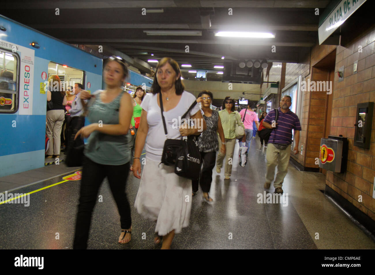 Santiago Chile, Metro, Plaza de Armas Station, U-Bahn, Zug, Zug, öffentliche Verkehrsmittel, Zug, Hispanic Hispanic Latin Latins Latino Latinos, Spanische SPA Stockfoto Santiago Chile, Metro, Plaza de Armas Station, U-Bahn, Zug, Zug, öffentliche Verkehrsmittel, Zug, Hispanic Hispanic Latin Latins Latino Latinos, Spanische SPA Stockfoto