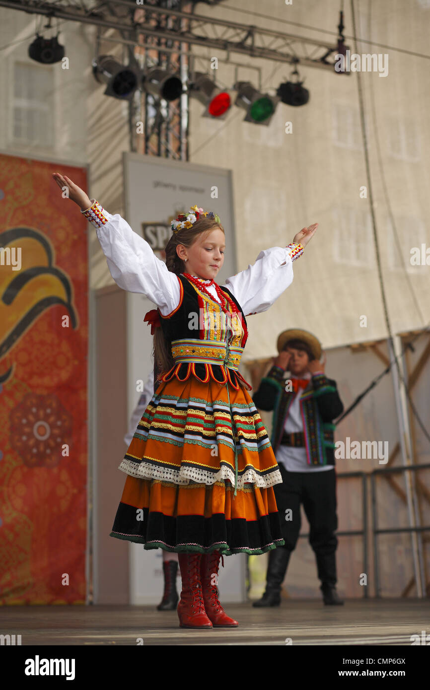 Polnische Folkloregruppe beim St. Dominic Messe, Danzig, Polen Stockfoto