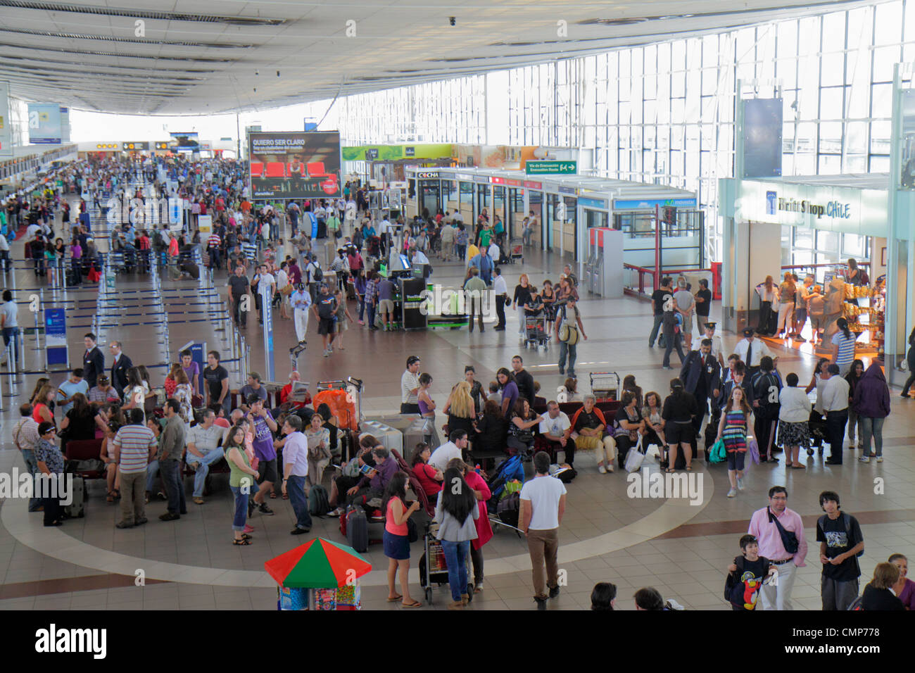 Santiago Chile,Comodoro Arturo Merino Benítez Internationaler Flughafen,SCL,Luftfahrt,Passagierterminal,Hispanic Latin Latino ethnische Einwanderer Stockfoto Santiago Chile,Comodoro Arturo Merino Benítez Internationaler Flughafen,SCL,Luftfahrt,Passagierterminal,Hispanic Latin Latino ethnische Einwanderer Stockfoto