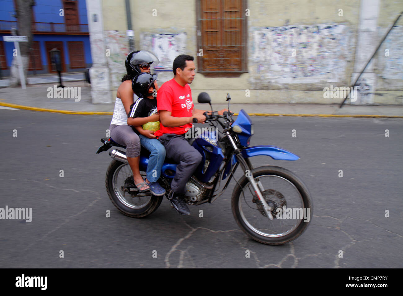 Lima Peru, Barranco District, Avenida Pedro D'Osma, Straßenszene, Motorrad-Motorräder, Transport, lateinamerikanische lateinamerikanische Einwanderer Stockfoto Lima Peru, Barranco District, Avenida Pedro D'Osma, Straßenszene, Motorrad-Motorräder, Transport, lateinamerikanische lateinamerikanische Einwanderer Stockfoto