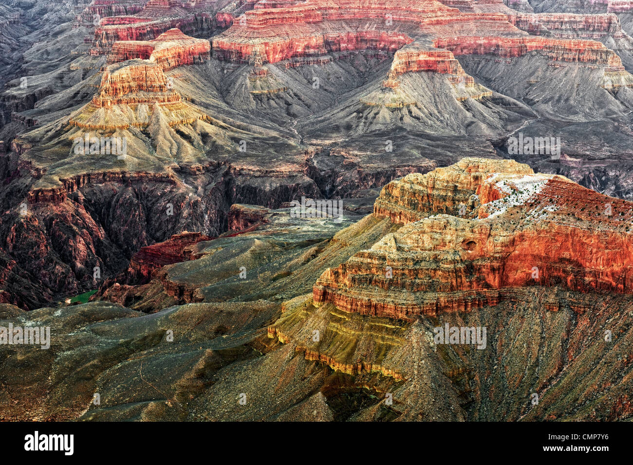 Bürgerlichen Dämmerung bereichert die Farben des Arizonas Grand Canyon National Park vom Mather Point am South Rim angesehen. Stockfoto