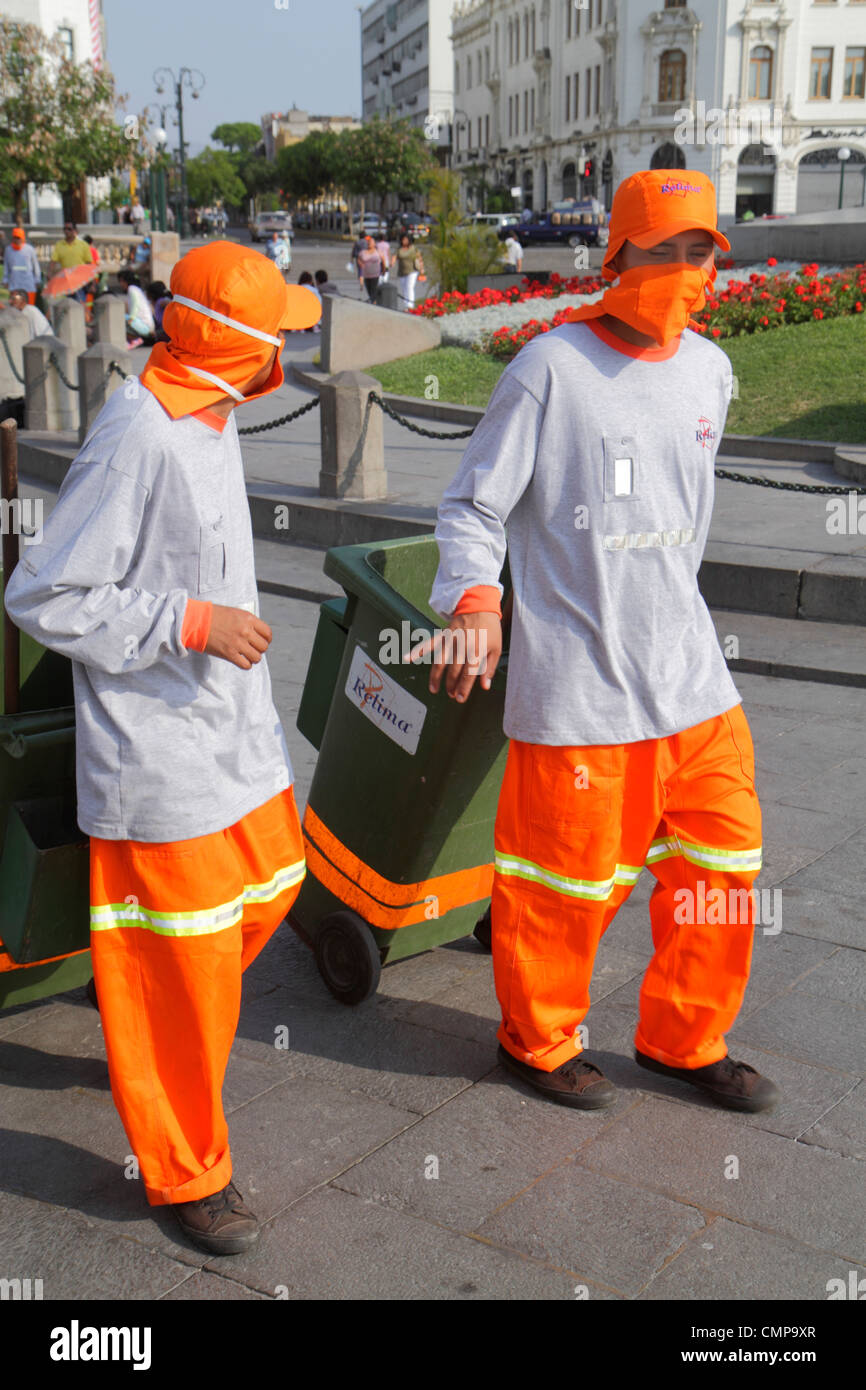 Lima Peru, Jiron de la Union, Plaza San Martin, Straßenszene, Relima, städtischer Reinigungsunternehmer, öffentliche Gesundheit, hispanischer Mann Männer Erwachsene Männer, sanitäre Einrichtungen Stockfoto