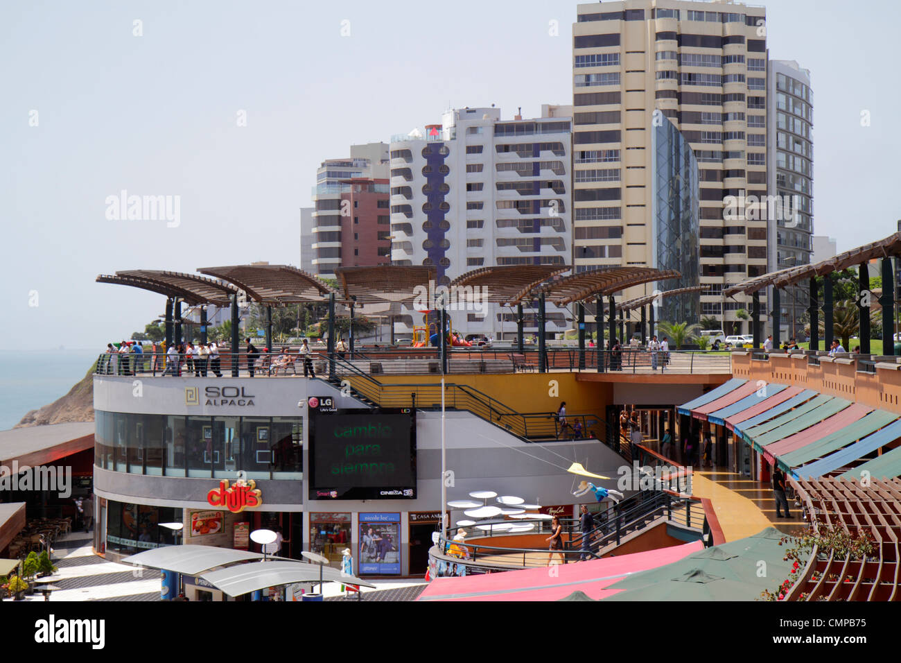 Lima Peru, Miraflores, Malecon de la Reserva, gehobenes Viertel, direkt am Meer, Larcomar, Shopping Shopper Shopper shoppen shoppen shoppen Geschäfte Markt Märkte Marktplatz BU Stockfoto