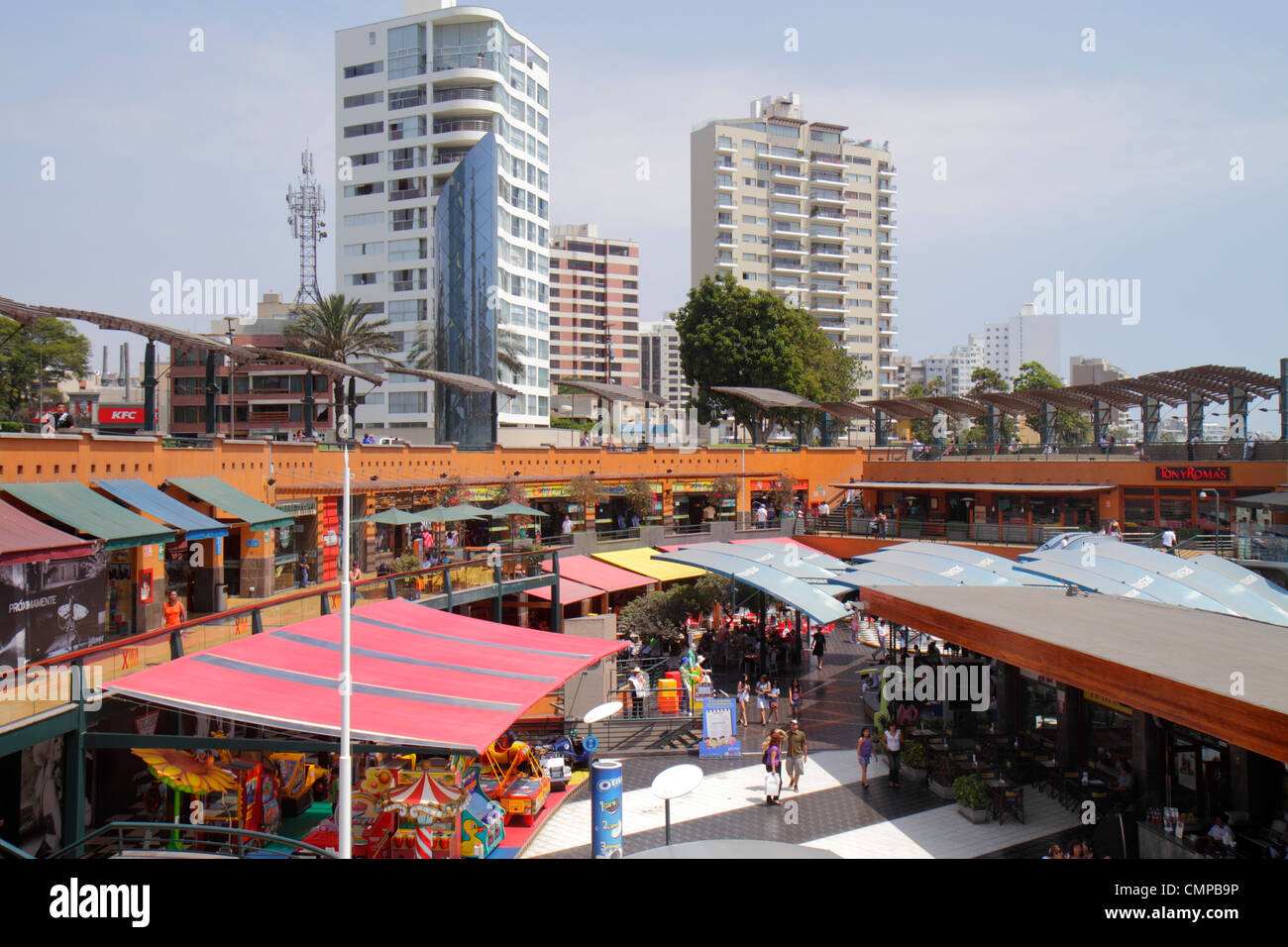 Lima Peru, Miraflores, Malecon de la Reserva, Larcomar, Shopping Shopper Shopper shoppen shoppen shoppen Geschäfte Markt Märkte Marktplatz kaufen verkaufen, Einzelhandelsgeschäfte Stockfoto