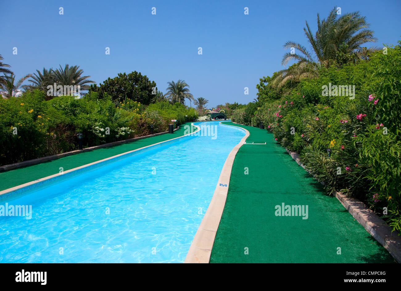 Landschaft mit niemand Schwimmbad im hotel Stockfoto