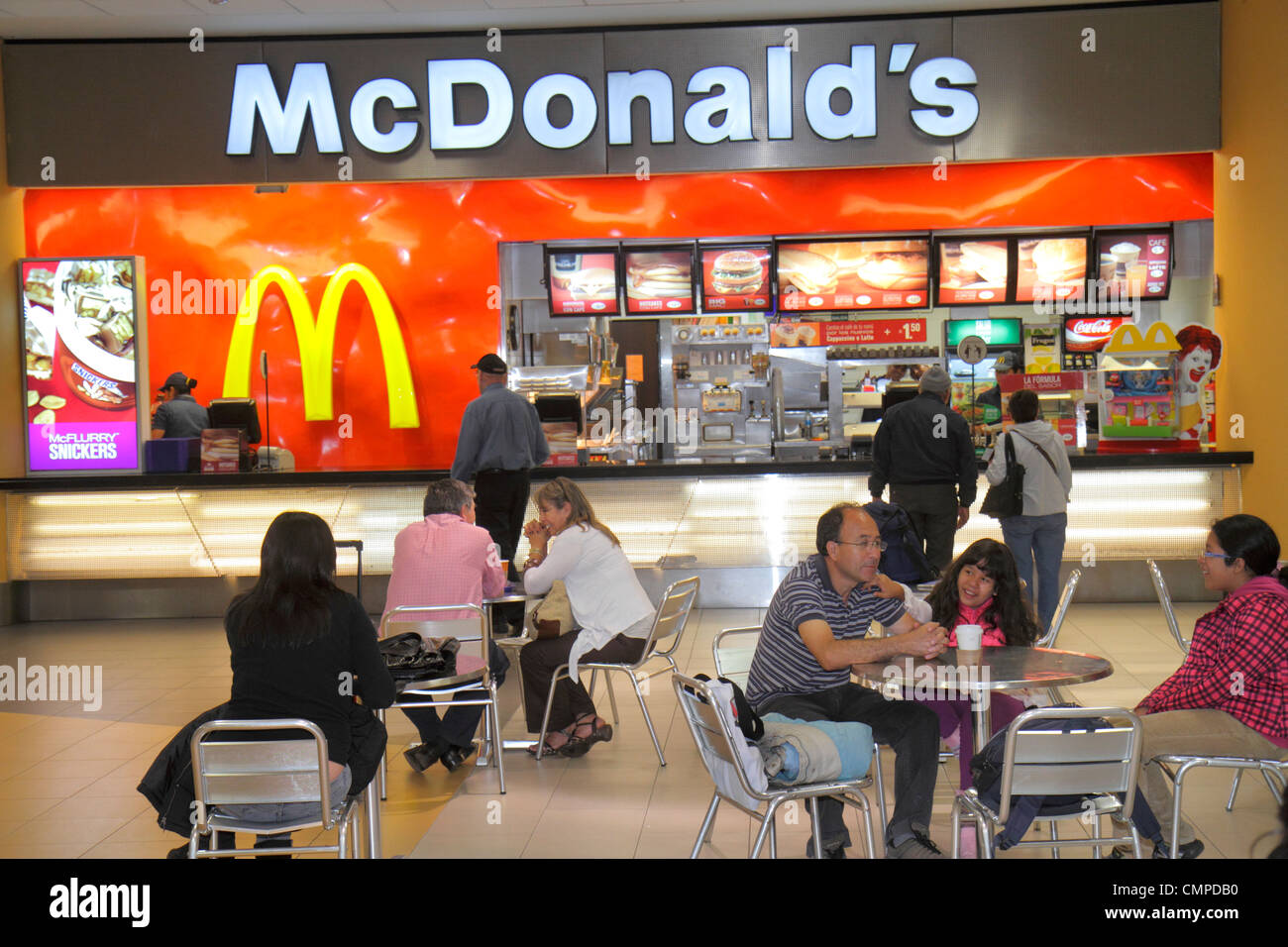 Lima Peru, Jorge Chávez International Airport, LIM, Luftfahrt, Terminal, McDonald's, Burger, Hamburger, Restaurant Restaurants Essen Essen Essen Café Cafés, schnell fo Stockfoto