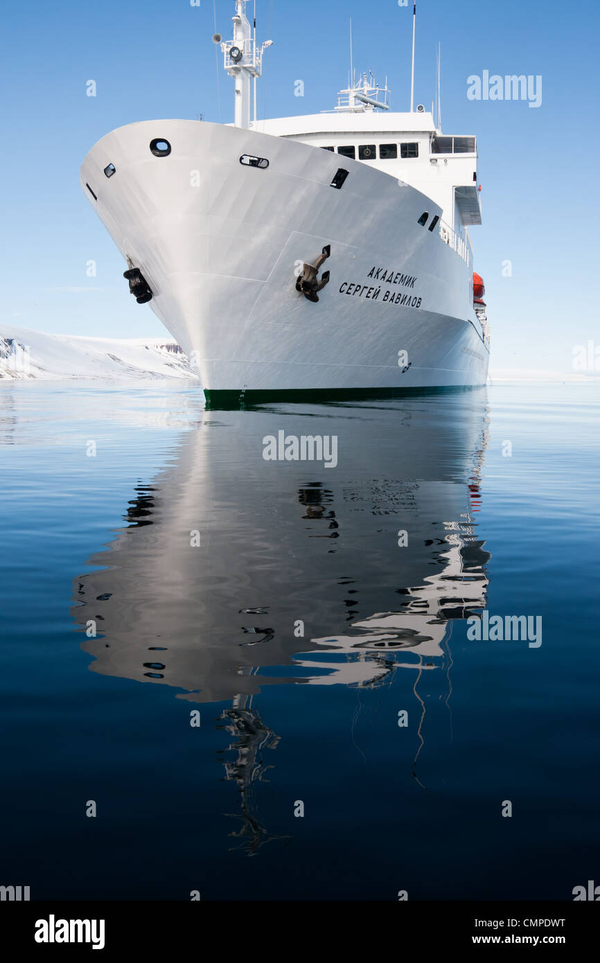 Akademik Sergey Vavilov Polar Abenteuer Schiff in der Arktis Stockfoto