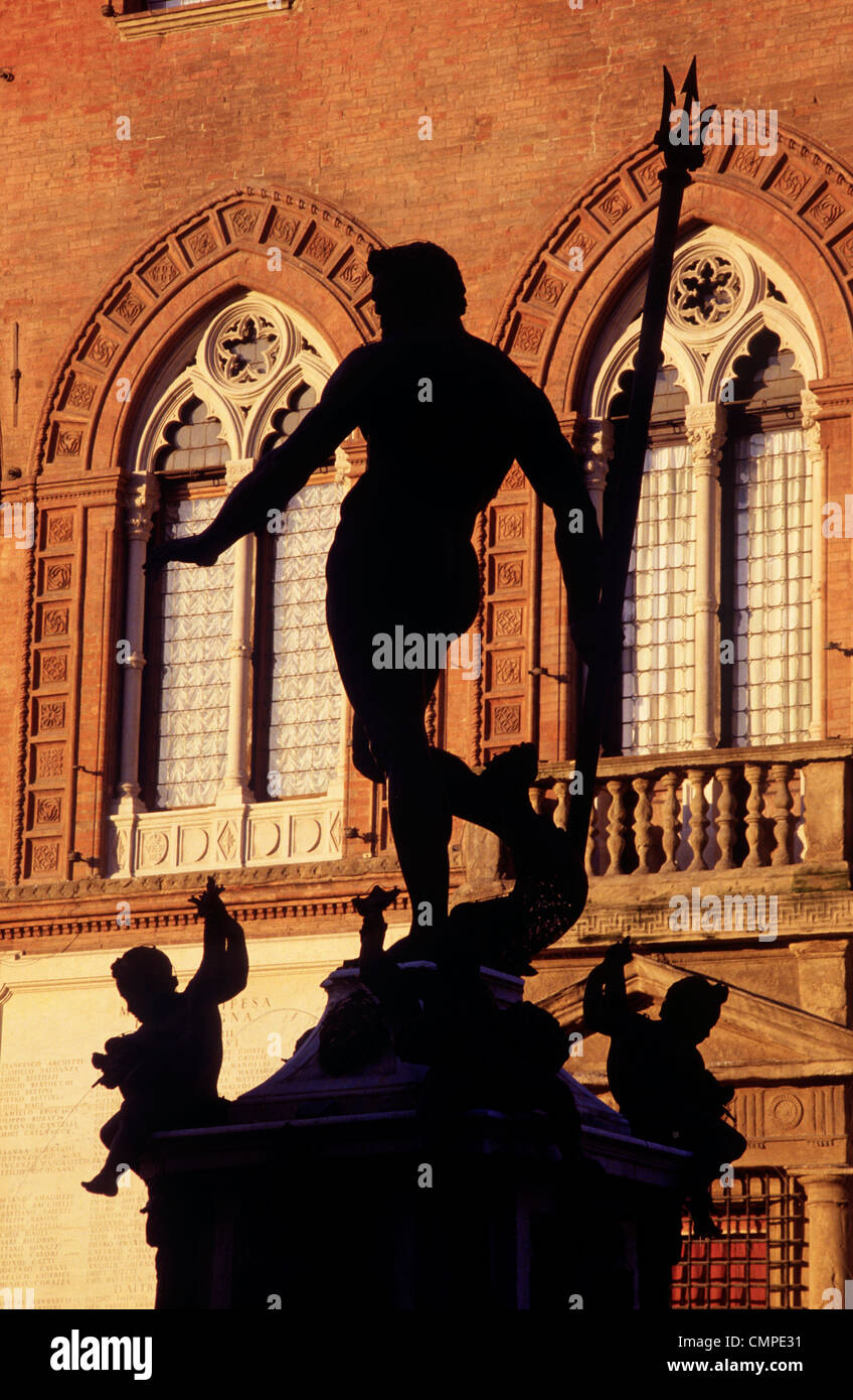 Italien Emilia Romagna Bologna Piazza del Nettuno Brunnen und statue Stockfoto