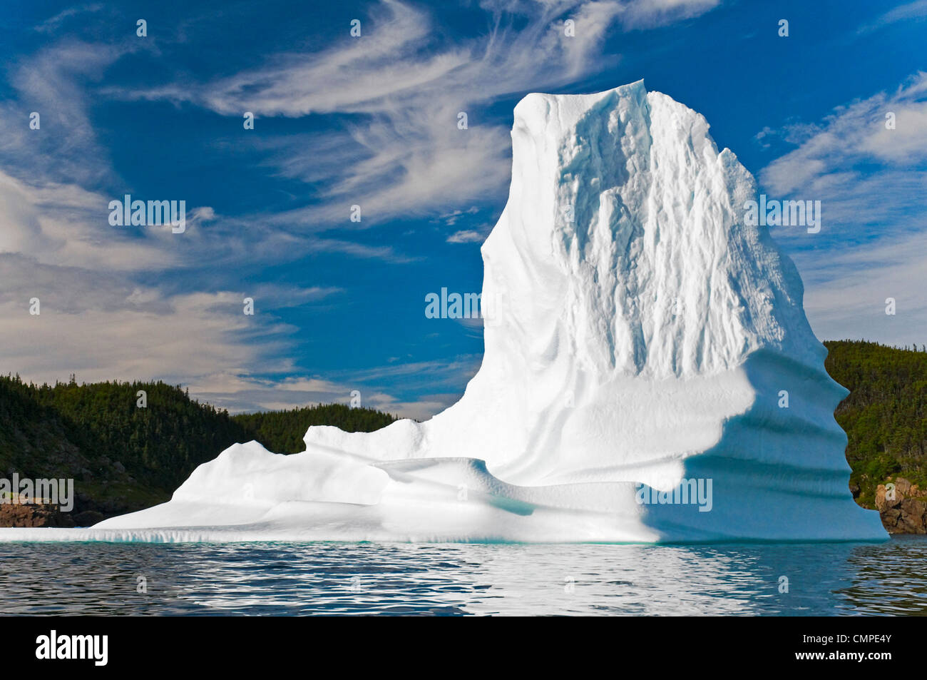 Eisberg schwimmt in Trinity Bay aus Bonavista Halbinsel des östlichen Neufundland Stockfoto