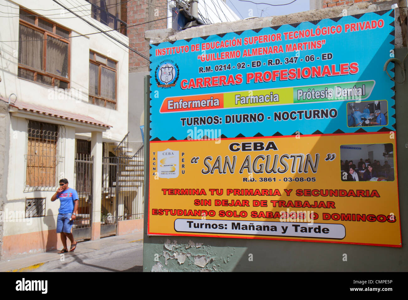 Tacna Peru, Calle Hipolito Unanue, Schild, Logo, technische Schule, Institut, Weiterbildung, Spanisch, Sprache, zweisprachig, Hispanic Latino Ethnic imm Stockfoto