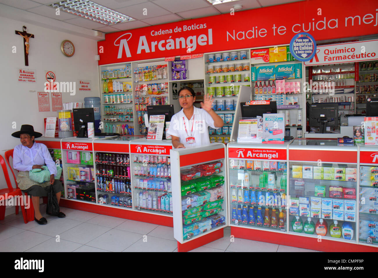 Tacna Peru, Avenida San Martin, Boticas Erzengel, Shopping Shopper Shopper Geschäfte Geschäfte Markt Märkte Kauf Verkauf, Einzelhandel Geschäfte Business Busine Stockfoto