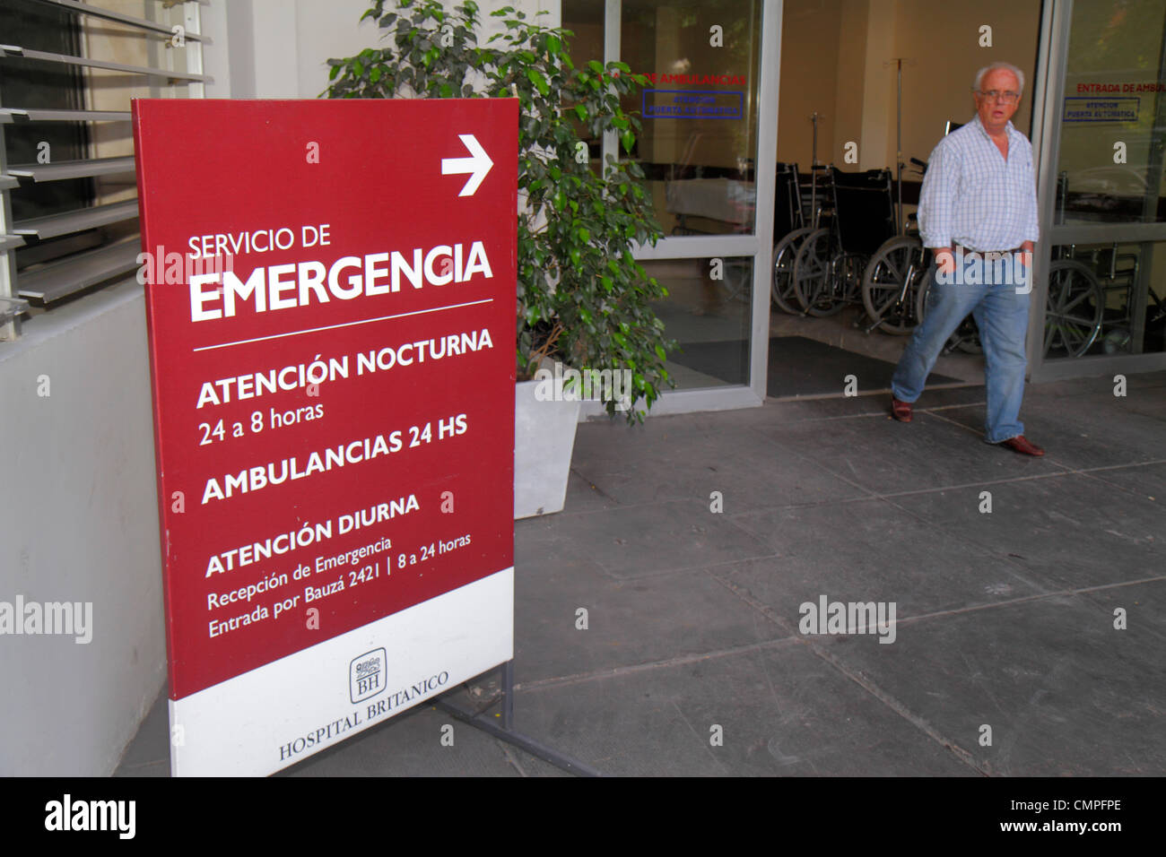 Uruguay, Montevideo, Hospital Britanico, Avenida Italia, Männer aus Spanien, Schild, Notaufnahme, Eingang, Gesundheitswesen, medizinische Einrichtung, Computer, Telephon Stockfoto