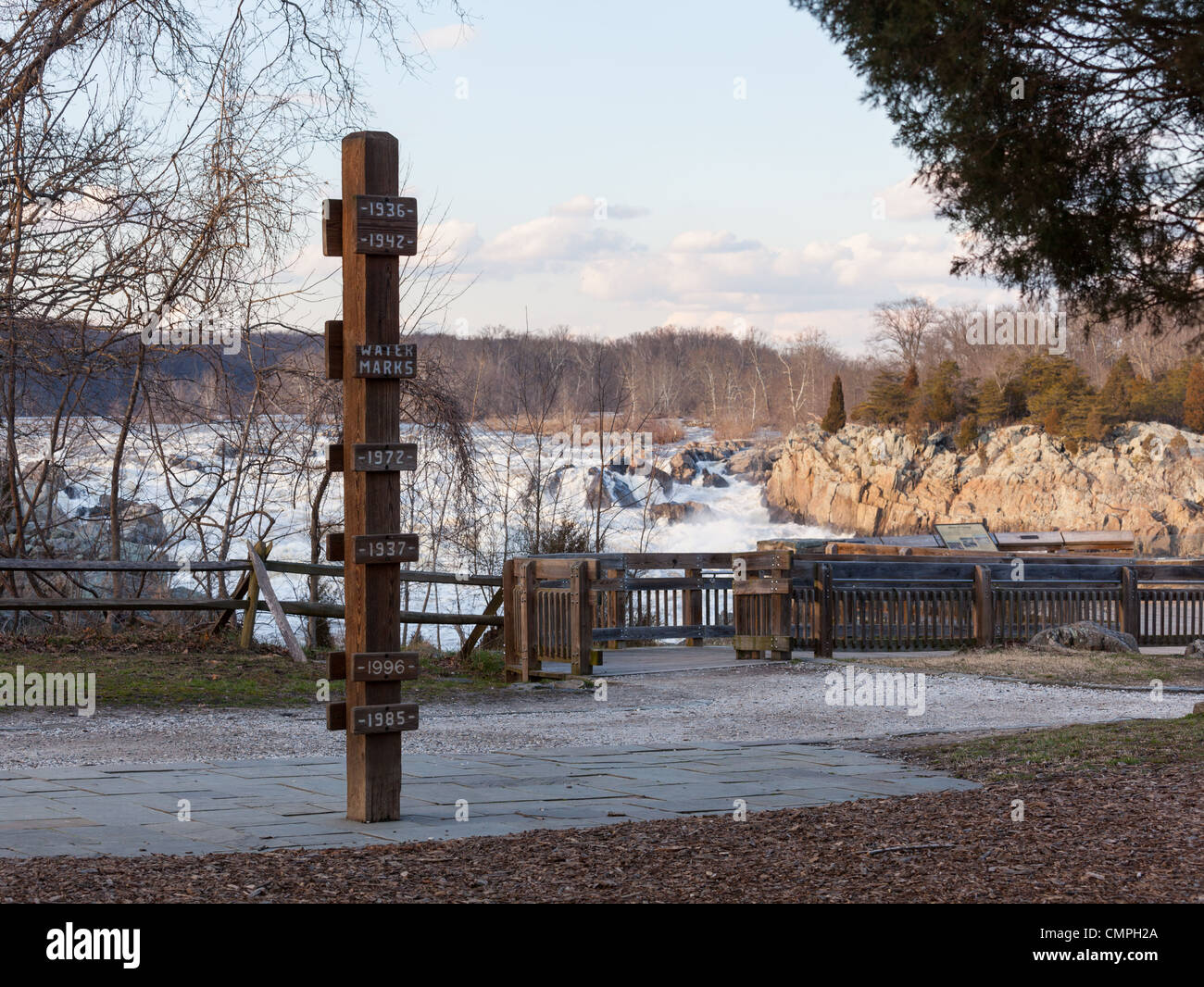 Great Falls am Potomac River außerhalb Washington DC mit der Flut Marker pole Stockfoto