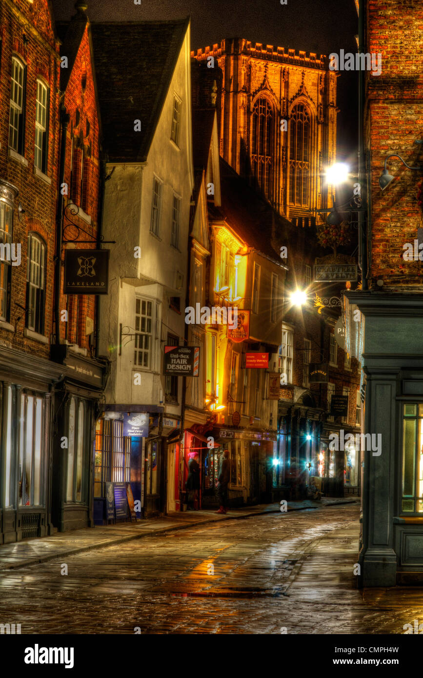 Stonegate und York Minster, York bei Nacht Stockfoto