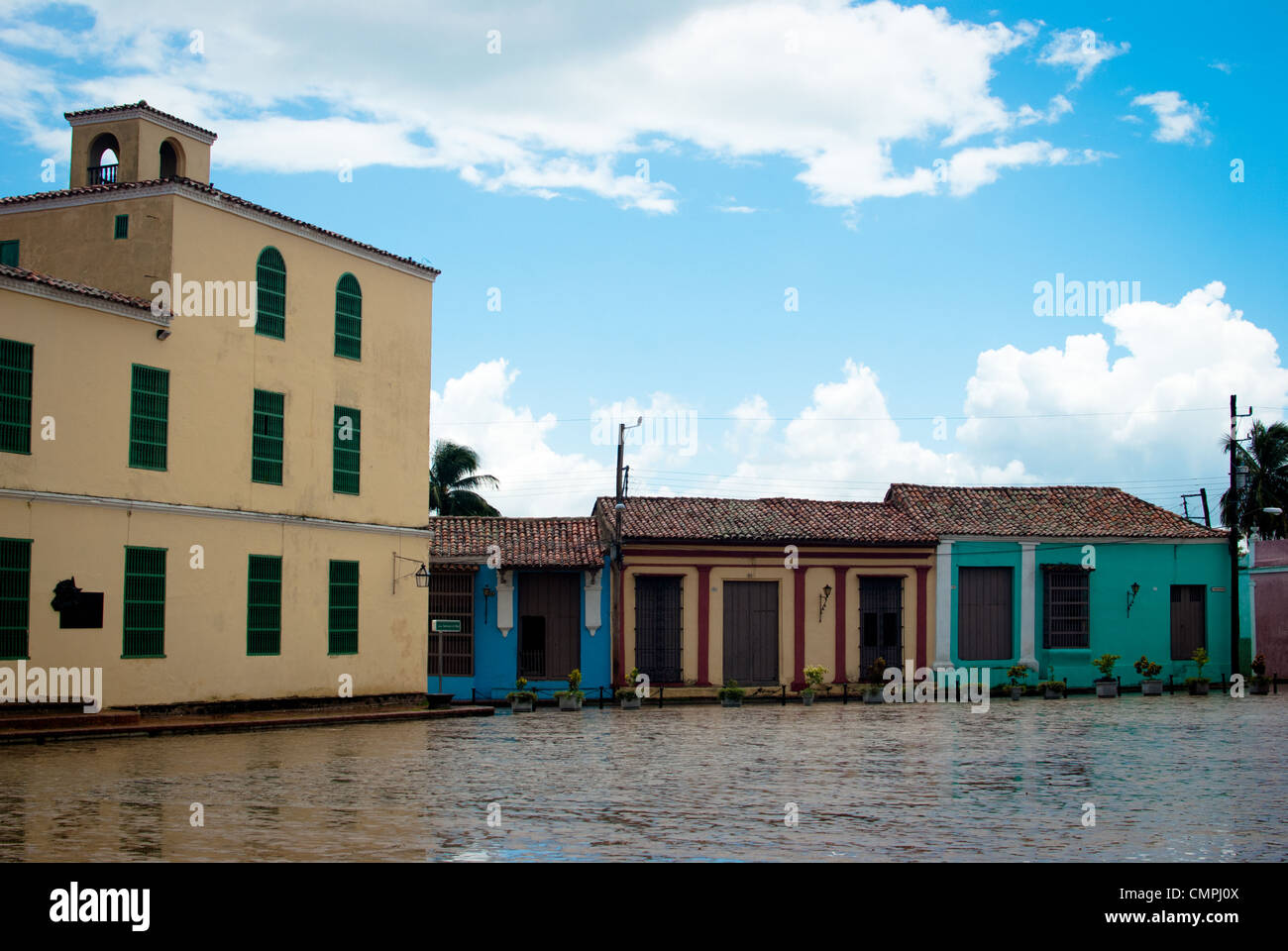 Bunte Gebäude am Plaza San Juan de Dios, Camagüey, Kuba Stockfoto