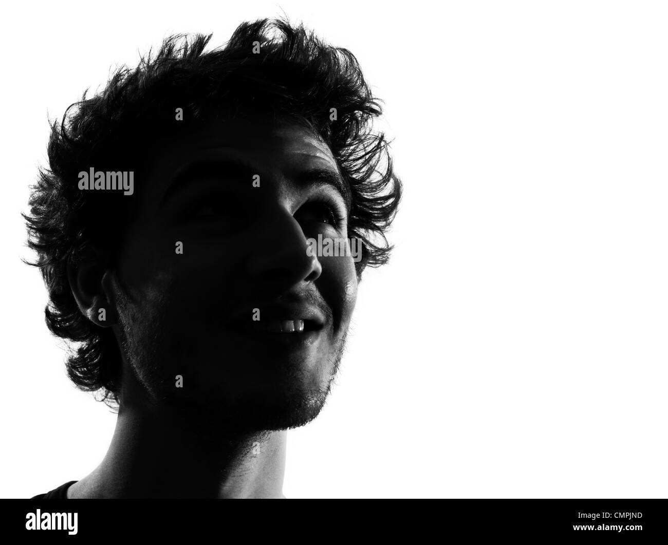 junger Mann blickte lächelnd glücklich Porträt Silhouette im Studio isoliert auf weißem Hintergrund Stockfoto