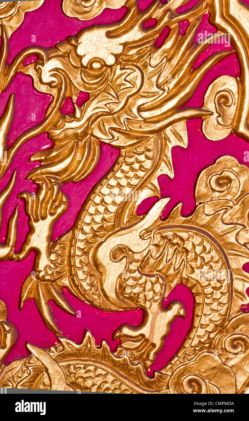 Goldene Drachen im chinesischen Tempel. Stockfoto