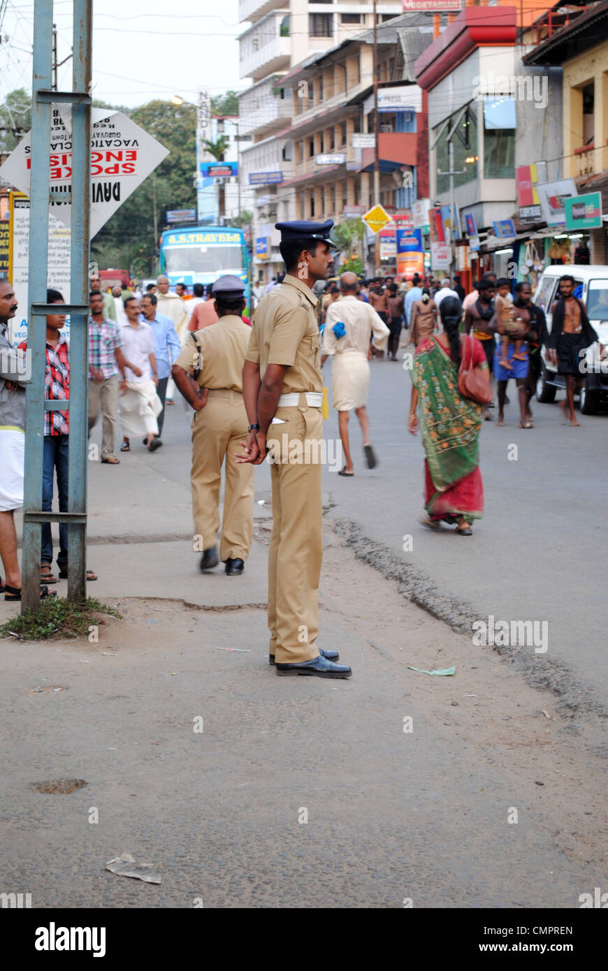 Polizisten im Dienst an der Guruvayoor Tempel kerala Stockfoto