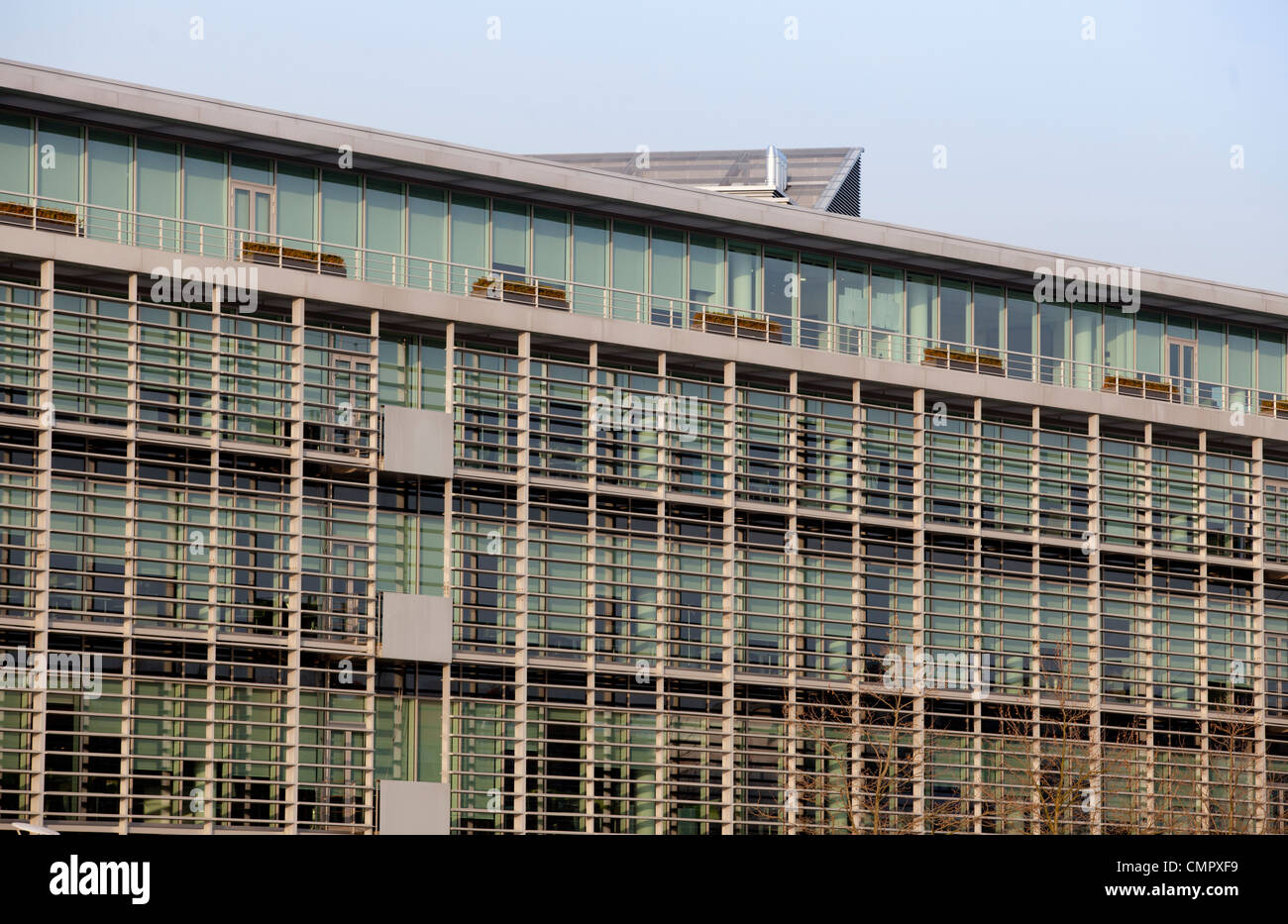 Neue Bürogebäude an der Hafenpromenade in Bristol. Die Uferpromenade wurde Gewinnung von Gewerbe- und Wohnimmobilien entwickelt. Stockfoto