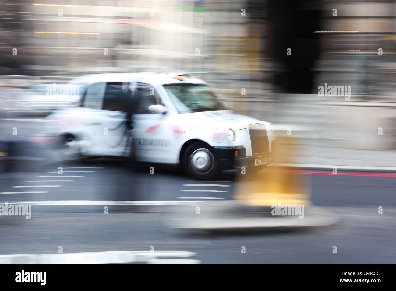 London Taxi in Bewegung Stockfoto