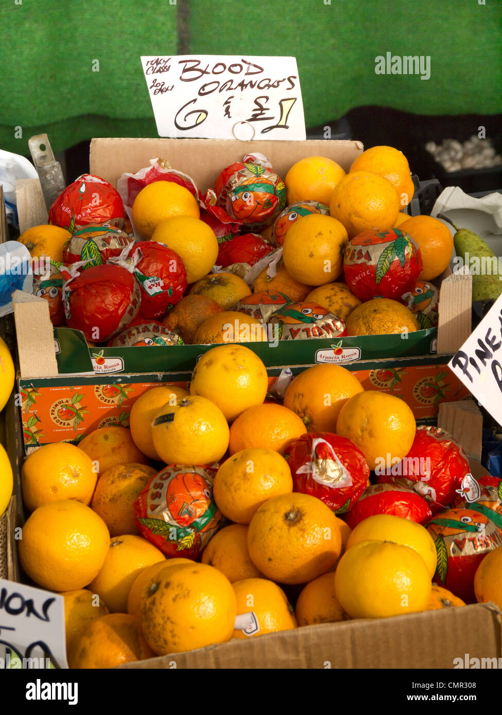Eine Darstellung von Blut-Orangen-Citrus Sinensis aus Italien mit crimson fast Blut gefärbt Fleisch Stockfoto