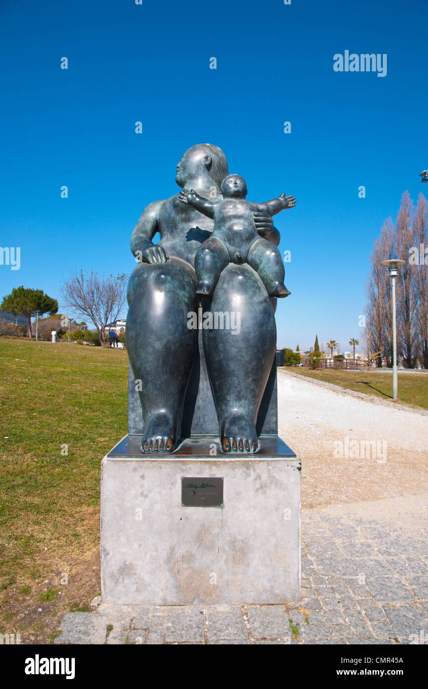 Mutter und Kind Statue von Fernando Botero in Parque Eduardo VII Lissabon Portugal Europa Stockfoto