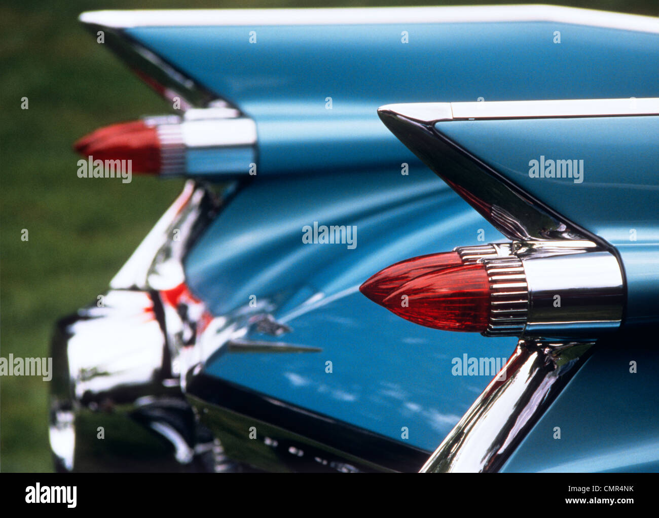 1950S 1960S FLOSSEN DETAIL HINTEN TAIL LIGHTS BLAU CADILLAC AUTOMOBILE Stockfoto