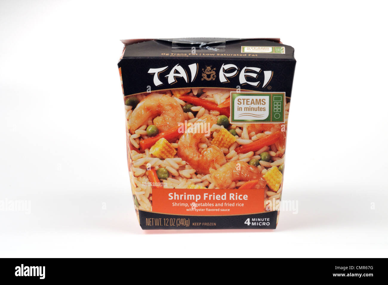 Karton von Tai Pei Garnelen gebratener Reis auf weißem Hintergrund ausschneiden Stockfoto