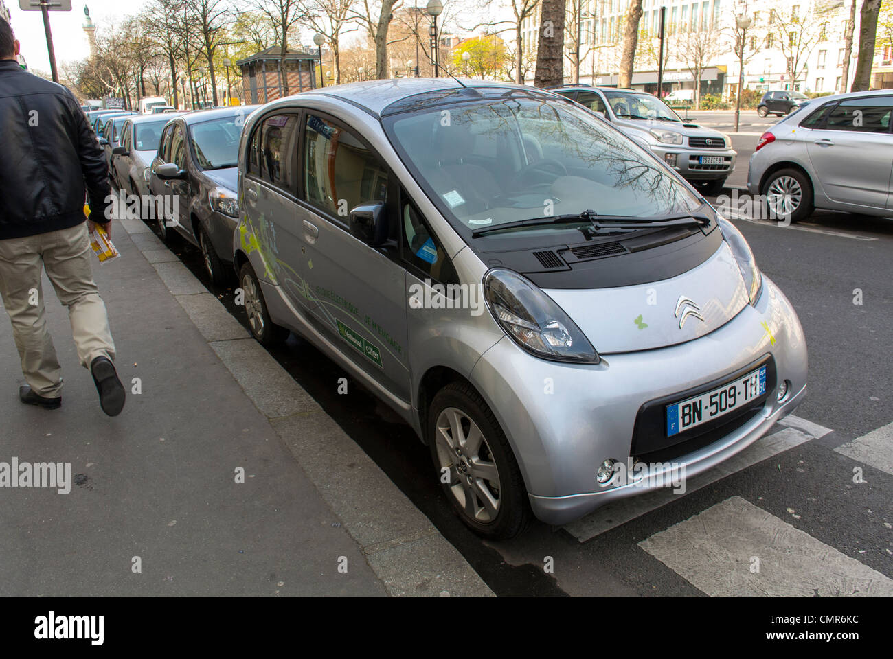 Paris, Frankreich, Citroen Französische Elektroautos mieten, Parken auf der Straße, nachhaltige Wirtschaft, Seitenansicht, Außenansicht Stockfoto