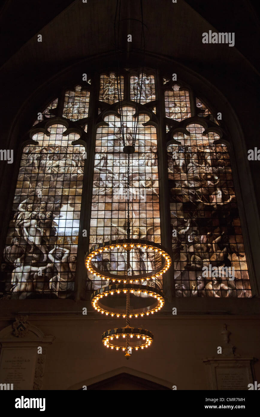 Kapelle des Magdalen College in Oxford - Glasfenster und zentrales Stockfoto