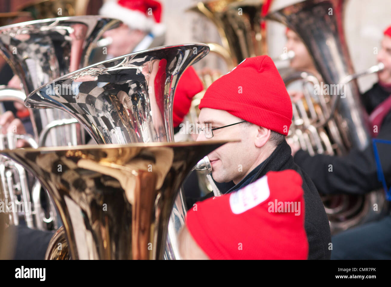 Tuba Weihnachtslieder, St. Pauls Cathedral, London. Eine jährliche Weihnachten wohltätige Veranstaltung. Stockfoto