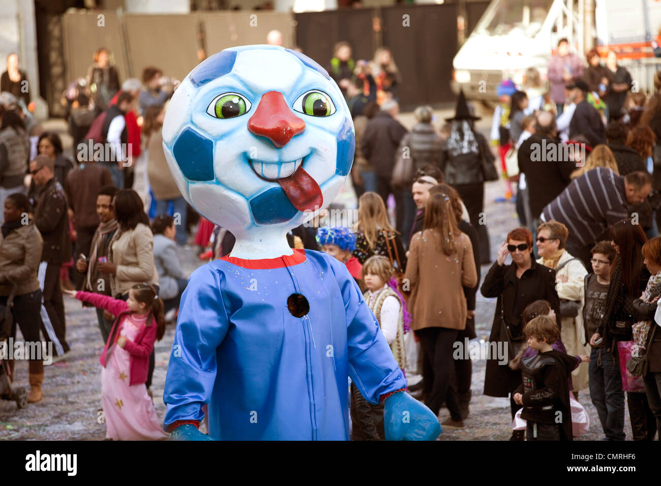 Carnaval de Nice 2012. Cartoon-Bildnis des Fußballs während Karnevalsumzug. 124545 Nice Karneval Stockfoto