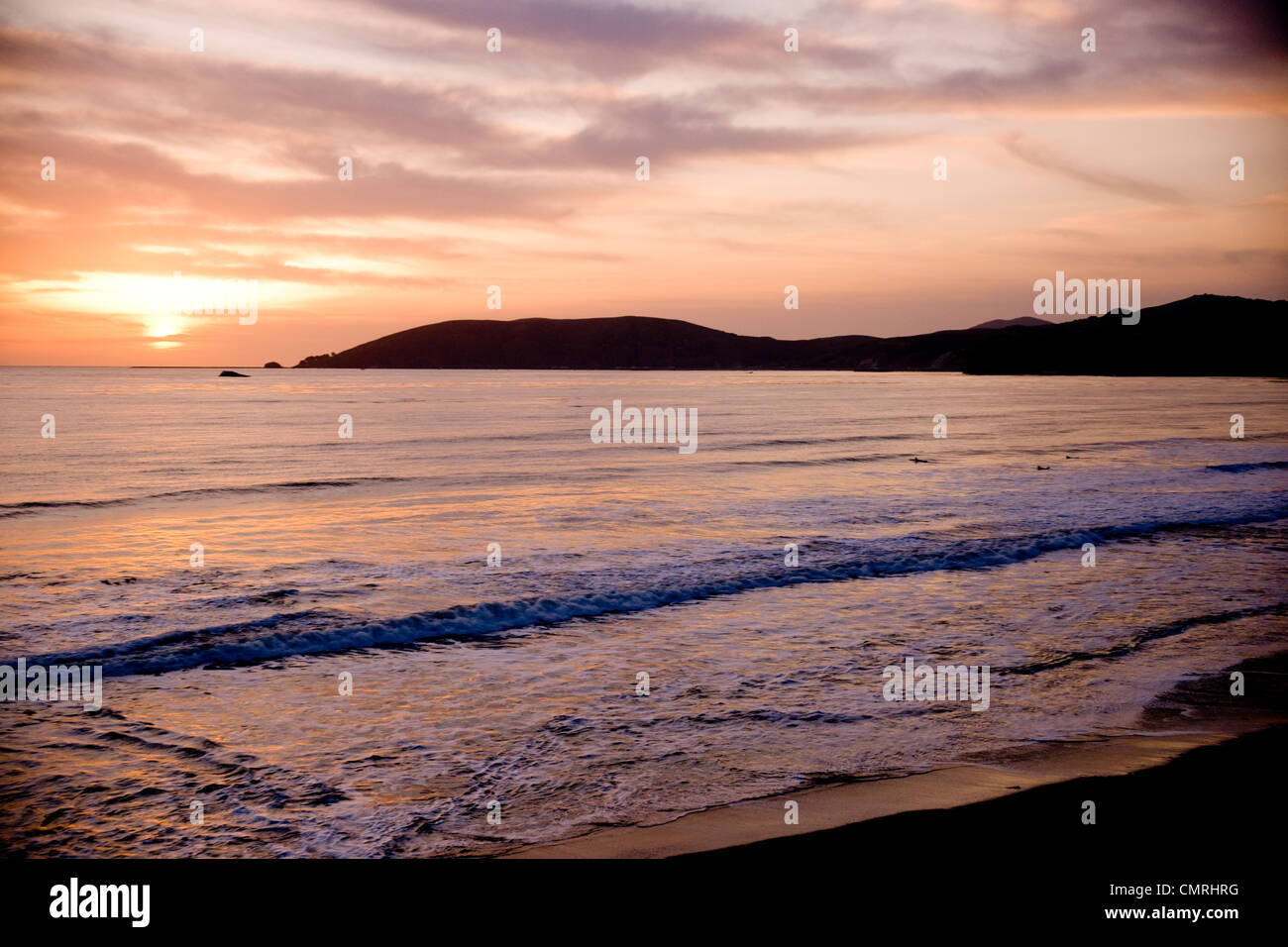 Shell Beach Kalifornien, Sonnenuntergang, Horizont Skyline, Shell Strand, Surfer Stockfoto