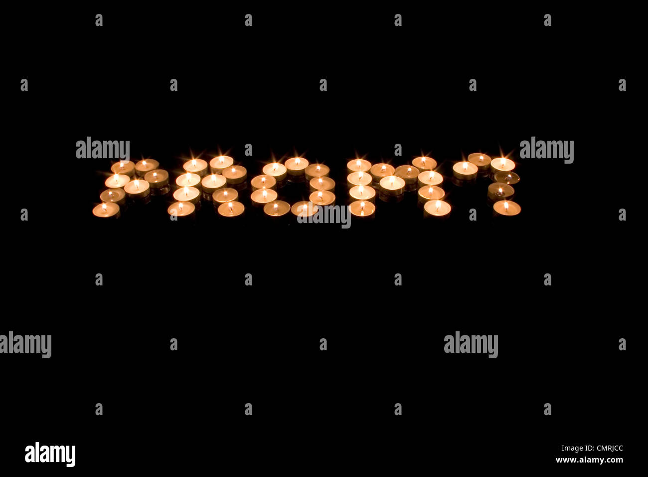 Teelichter konkretisiert die Frage "Prom?" Stockfoto
