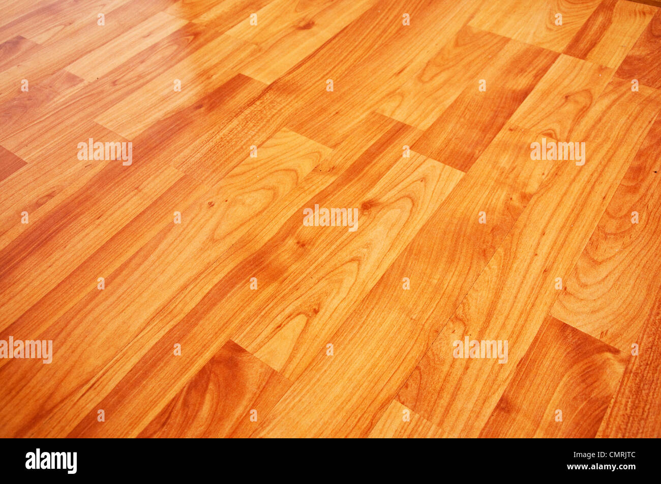 Detail eines schönen braunen laminierte Holzfußbodens hautnah Stockfoto