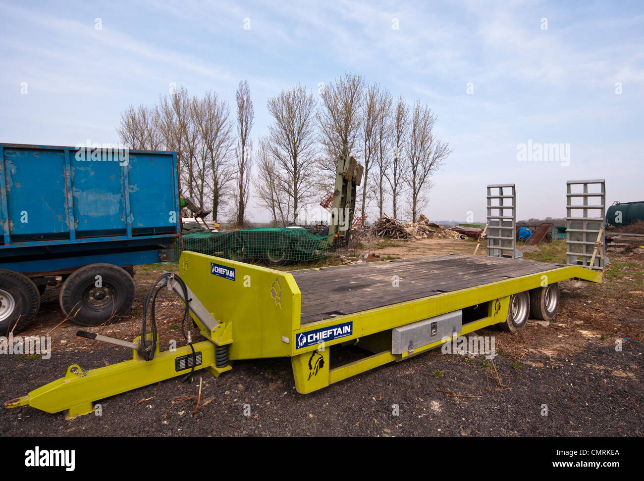 Häuptling 2 Achs Low Loader Trailer Bauernhof Fahrzeuge Landmaschinen Stockfoto