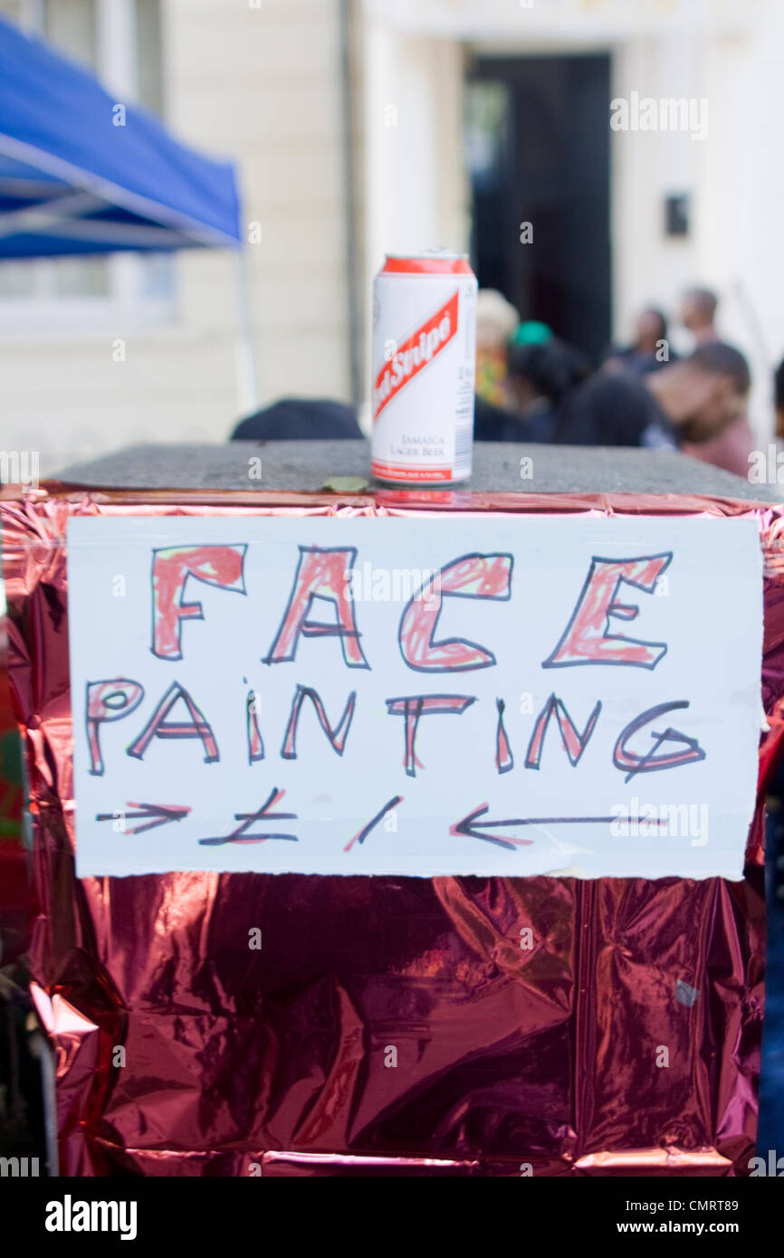 Ein Zeichen für Kinderschminken auf dem Notting Hill Carnival in London. Stockfoto