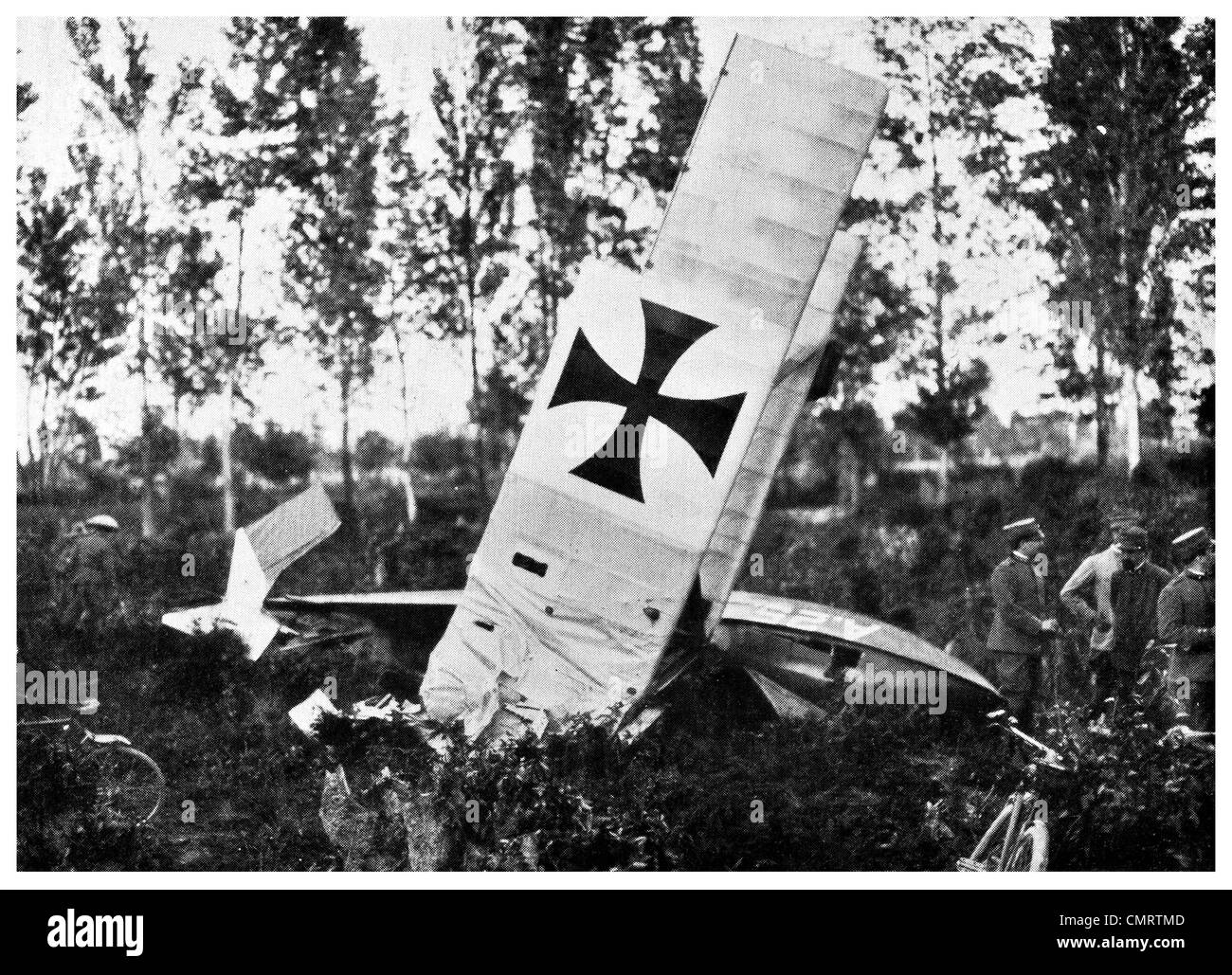 1918 österreichische Flugzeug abgeschossen italienischen Krieg vor Stockfoto